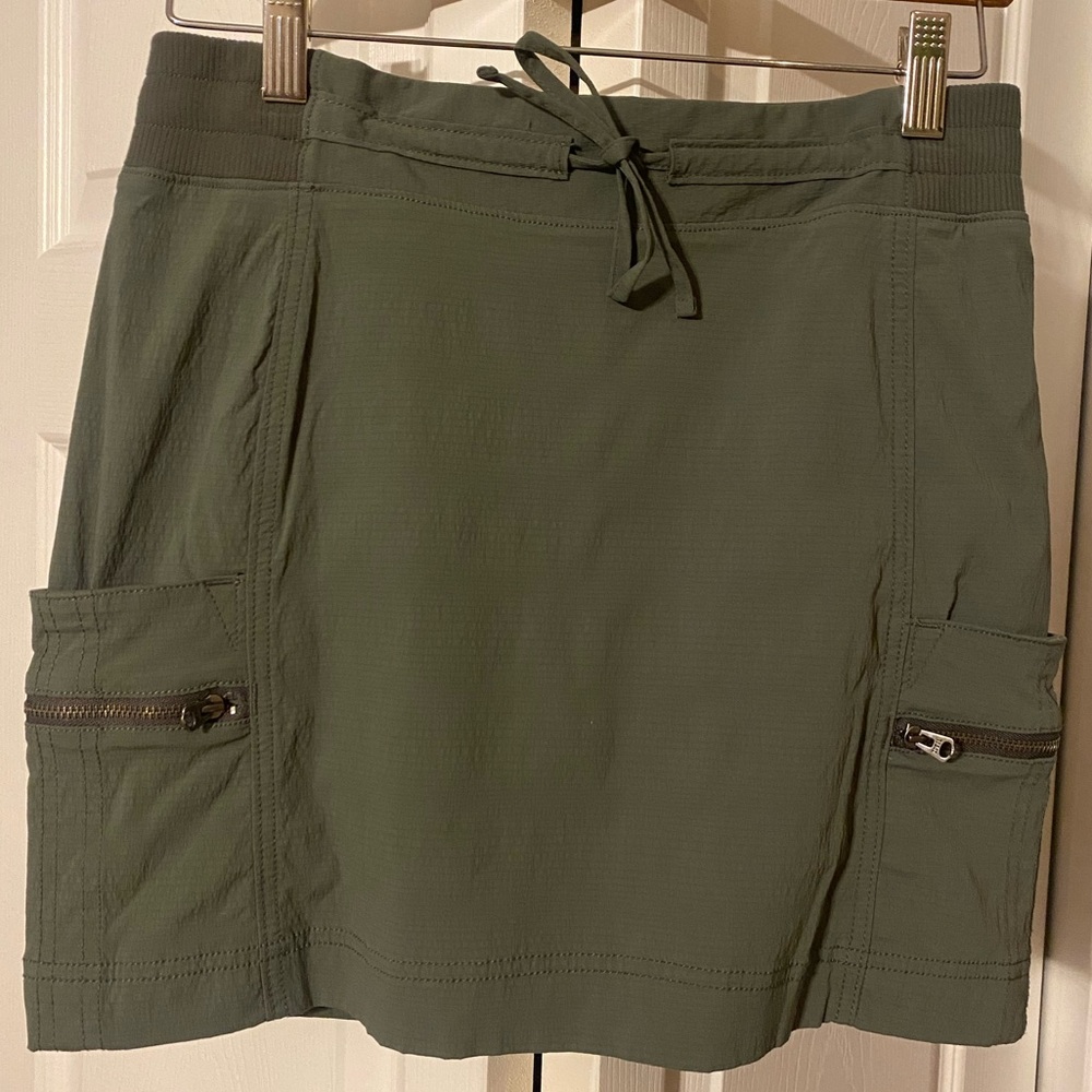 Athleta Trekkie Cargo Skort Skirt Size 4 Liner Shorts Olive Green